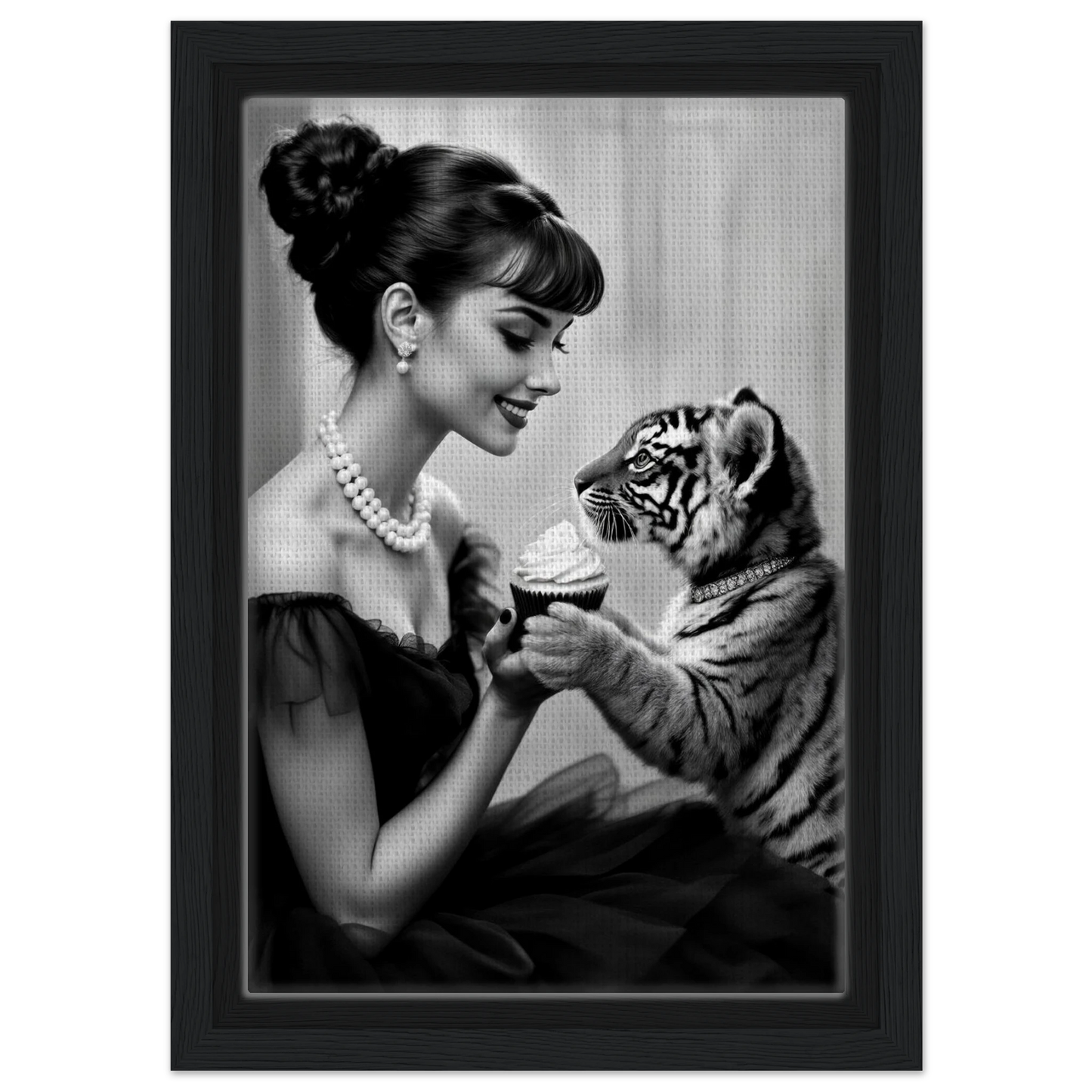 Audrey Hepburn Tiger Cub Art Print Black Wood Frame 20x30 cm 8x12″ Framed Canvas