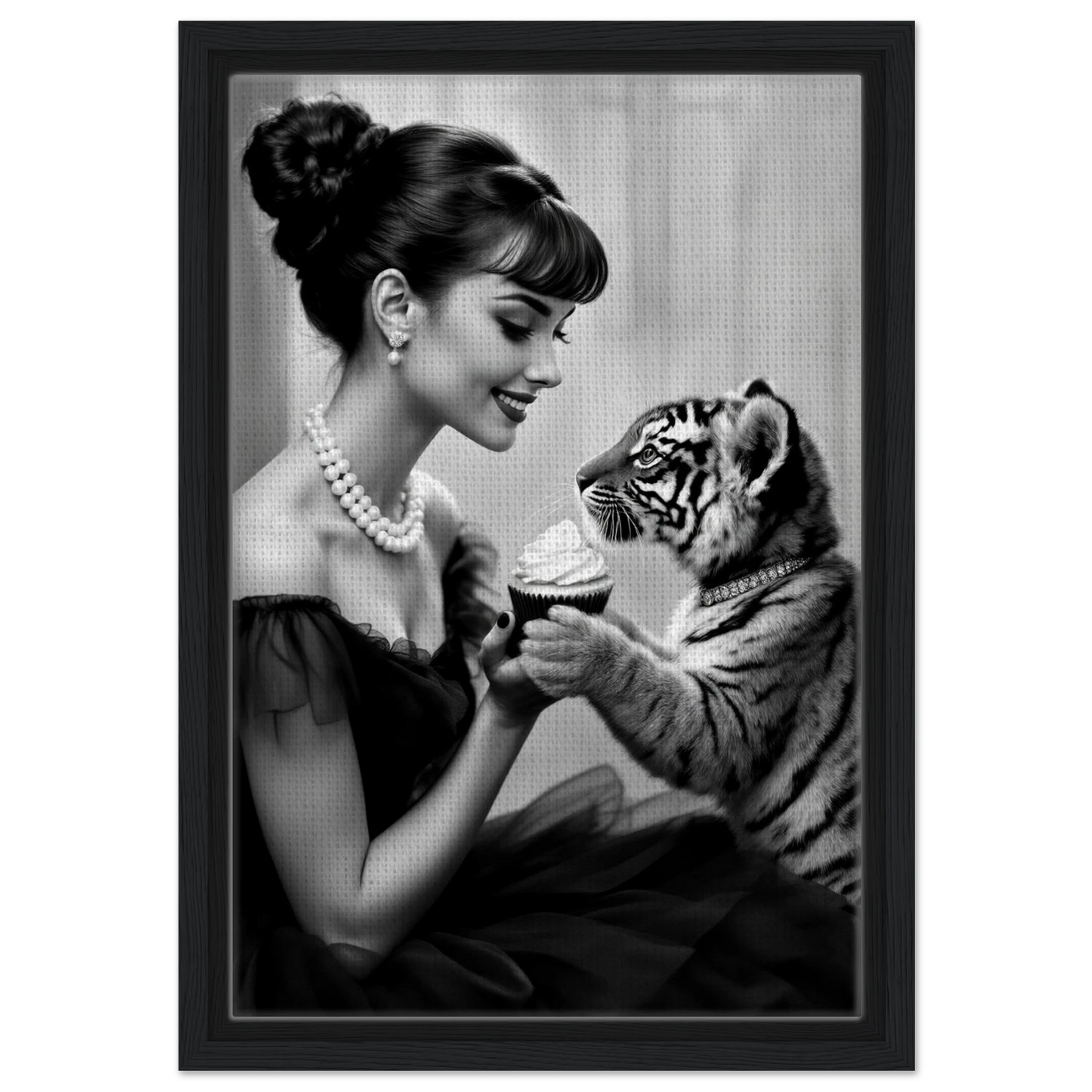 Audrey Hepburn Tiger Cub Art Print Black Wood Frame 30x45 cm 12x18″ Framed Canvas
